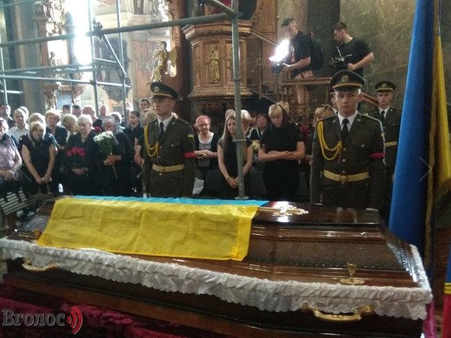 С погибшим воином 24-й ОМБр Юрием Довганыком простились во Львове 03