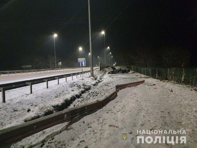 На трассе Киев-Чоп в ДТП насмерть разбились два человека, еще двое госпитализированы, - полиция 04