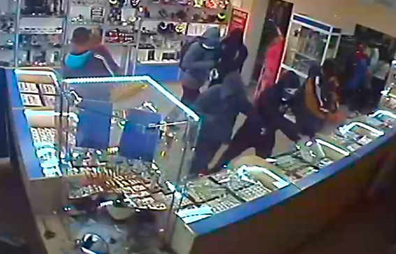 нападение магазин