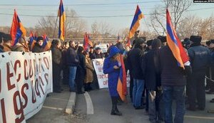 Базу російських миротворців в Гюмрі пікетувала вірменська опозиція
