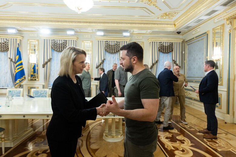 Zelensky thanked US Congress for HIMARS, missiles, and drones 06
