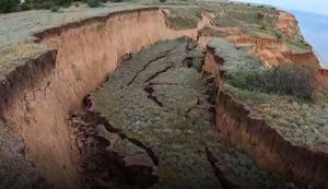 Масштабный оползень возле Коблево: почти полтора километра кручи обвалилось в море. ВИДЕО