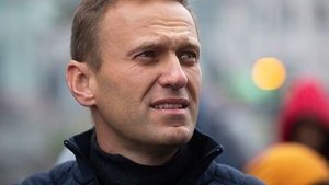 Навального отключили от ИВЛ, он уже самостоятельно встает с койки, - врачи