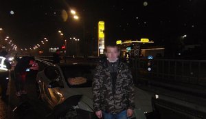 П'яний працівник автомийки у Києві викрав Tesla клієнта та влаштував на ній ДТП, - поліція. ФОТОрепортаж