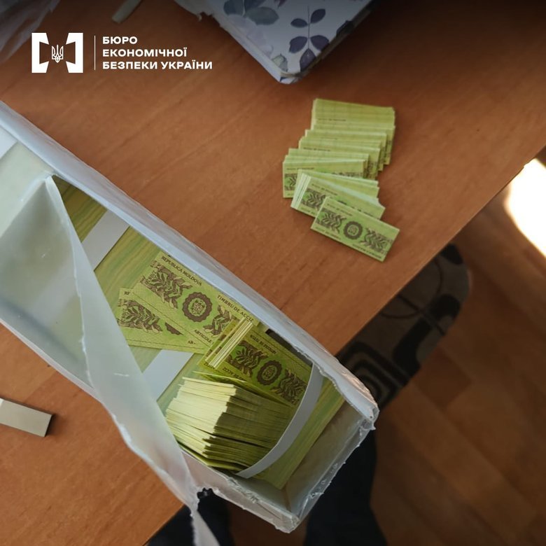 БЕБ знайшло нелегальне виробництво сигарет на Вінниччині