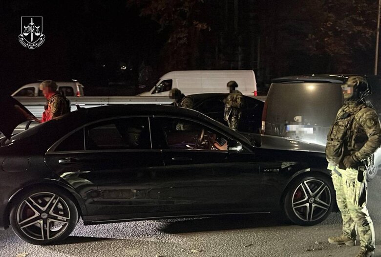 У Полтаві затримано правоохоронця та бізнесмена, які побили хлопця
