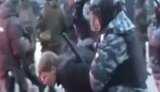 ОМОН зачищает центр Москвы во время погрома: "А своих то зачем?!". ВИДЕО.