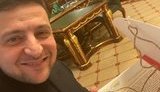 Зеленський похвалився пряником від дітей Донбасу. ФОТО