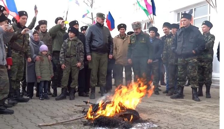 Кубанские "казаки" сожгли чучела Эрдогана и Обамы в ответ на сбитый Су-24. ФОТО+ВИДЕО