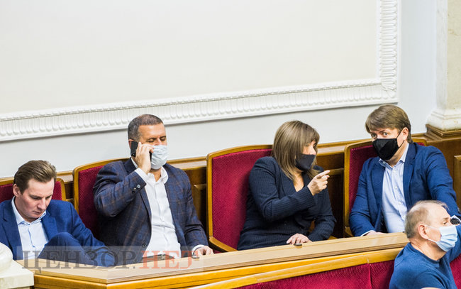 Некарантинні вітання слуг народу, обговорення фейкових довідок про щеплення і збір Медяником майже 150 тис. грн, - день роботи ВР 2 грудня 20
