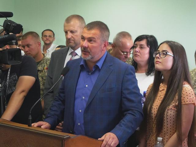 Генерал-майора Мельника готовы взять на поруки депутаты Береза и Тетерук: Боевой генерал не должен находиться в клетке. Я готов поменяться с ним местами 01