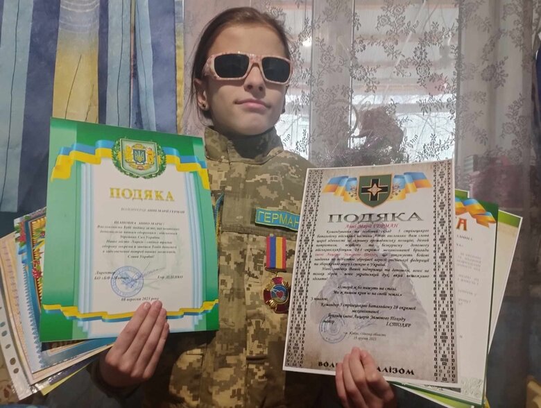 Незрячая школьница на Львовщине собрала ₴2 миллиона для ВСУ: пела на улице и в церквях 07