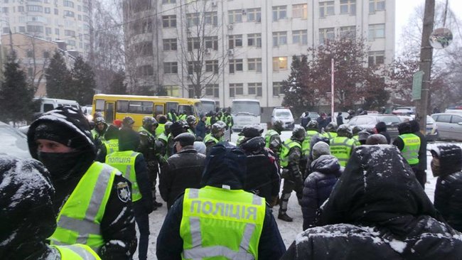 Суд відмовився відсторонити від посади мера Одеси Труханова 04