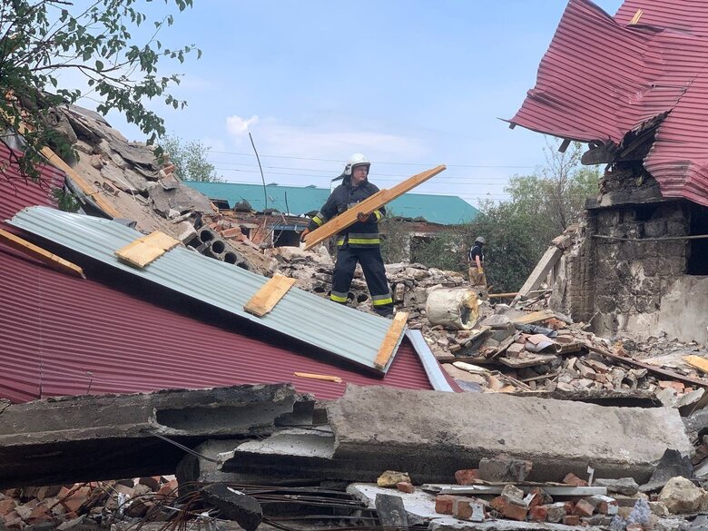 Обнаружены фрагменты тела погибшей женщины во время разборки завалов разрушенного оккупантами жилого дома в Золочеве, - ГСЧС 03 Обнаружены фрагменты тела погибшей женщины во время разборки завалов разрушенного оккупантами жилого дома в Золочеве, - ГСЧС 03