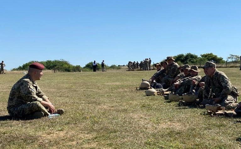 Українські військовослужбовці проходять навчання у Великій Британії 12