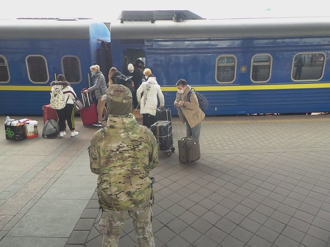 Спецпоїзд Москва-Київ привіз українців на Батьківщину 20