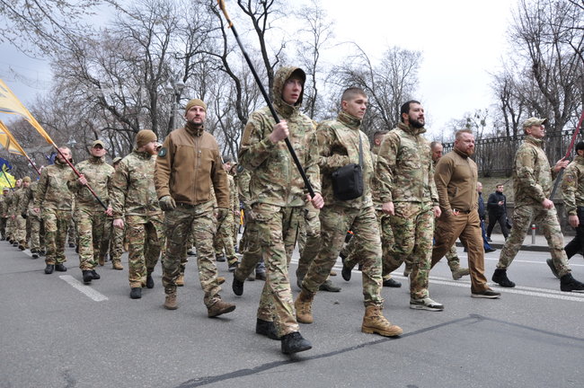 Раду на карантин. Єрмака у відставку, - Марш патріотів прибув під ОП для передачі вимог 25