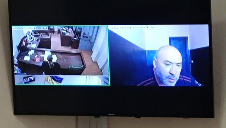 Суд освободил организатора титушек Крысина от уголовной ответственности по трем статьям обвинения