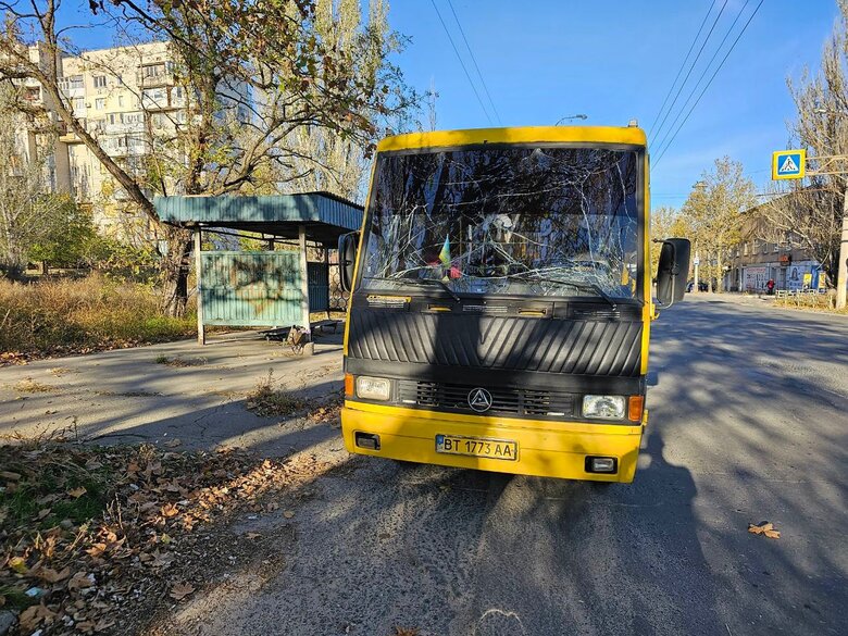 Рашисты обстреляли маршрутку в Херсоне, 7 человек ранены (обновлено) 02