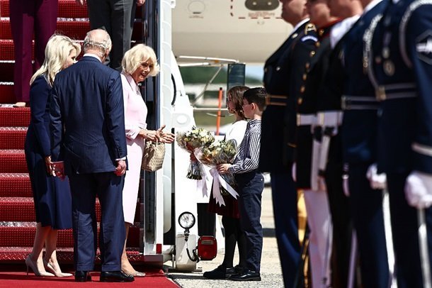 Чарльз III прибув до США