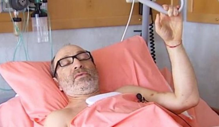 "Я живой", - Кернес продемонстрировал свои раны и заявил, что покушение имело политический мотив. ВИДЕО