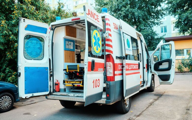 Благодійний фонд Велич Життя передав карету швидкої допомоги прифронтовій лікарні Донеччини 09