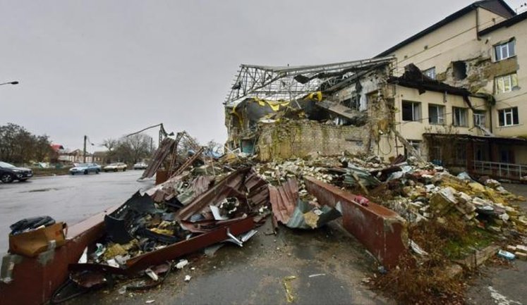 В Изюме, который находится в 30 км от фронта, планируют за более чем 1 миллиард восстановить больницу: реконструкцию продвигает Зеленская