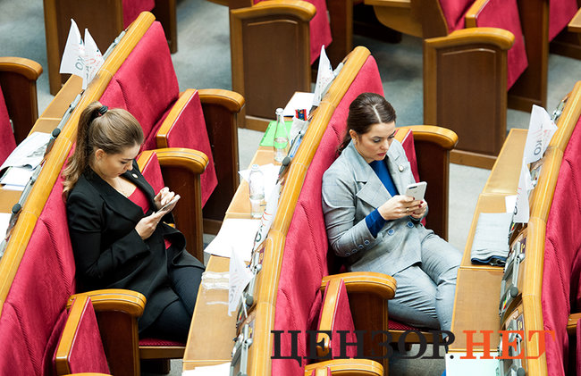 Демонстрація Кодолою парашута від бомби, що вибухнула в Ічні, книги Шишмана і Фукуями, - день роботи Ради 7 листопада 07