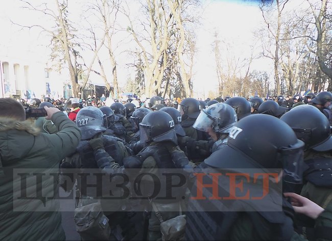 Protest against land sale: affected police officers hospitalized 04