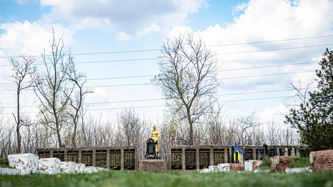 Меморіальну дошку загиблому на Донбасі морпіху 36-ї ОБрМП Олександру Швецю відкрили в Олександрії 28