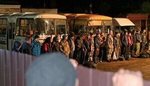 На ринках у російському Красноярську силовики вручили повістки понад 90 іноземцям з паспортами РФ