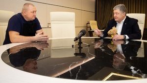 Порошенко зустрівся з генералом Марченком, який вийшов із СІЗО: "Вони намагаються підірвати довіру до українських офіцерів і генералів". ФОТОрепортаж