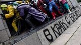 В Софии осквернен памятник Советской армии - скульптуры воинов раскрасили в Супермена и Санта-Клауса. ФОТО
