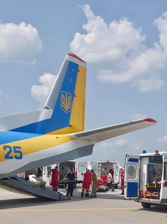 В киевский госпиталь вновь прибыл борт с ранеными воинами. Без помощи неравнодушных украинцев не справиться, - волонтер Воронкова 01