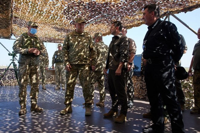 Zelenskyi watches military exercises in Mykolaiv region 02