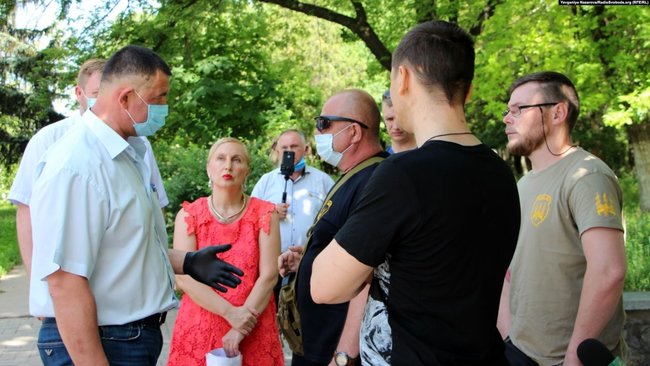 Побратимы убитого добровольца Олешко (Сармата) объявили голодовку и пикетируют Офис Президента 06