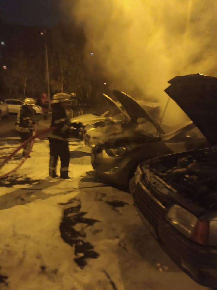 8 машин згоріли дотла, ще 3 - пошкоджені: за останні два дні на парковках Києва відбулося дві масштабні пожежі 02 8 машин згоріли дотла, ще 3 - пошкоджені: за останні два дні на парковках Києва відбулося дві масштабні пожежі 02