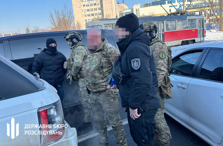 Чоловік за хабар обіцяв допомогти влаштуватися на роботу в ДБР
