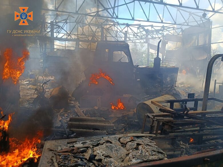 Occupiers attacked farm in Huliaipole, fire broke out 01