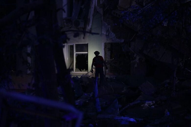 Внаслідок російського удару по корпусу навчального закладу в Сумах загинула 1 людина, 5 - травмовані, - МВС 03