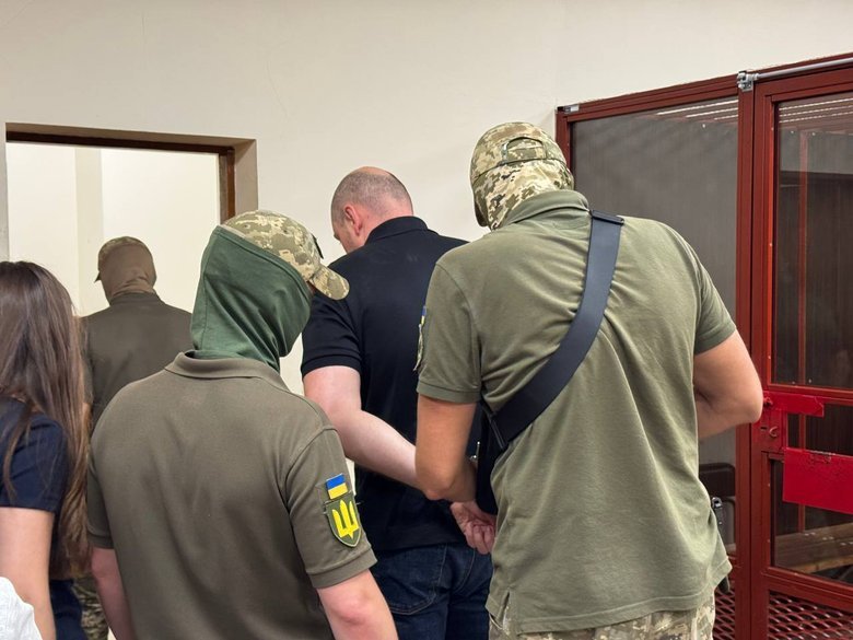 Магамедрасулова выводят из зала суда