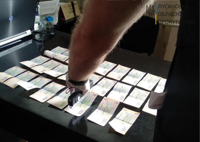 Депутат горсовета задержан на Луганщине при получении отката, - прокуратура 02