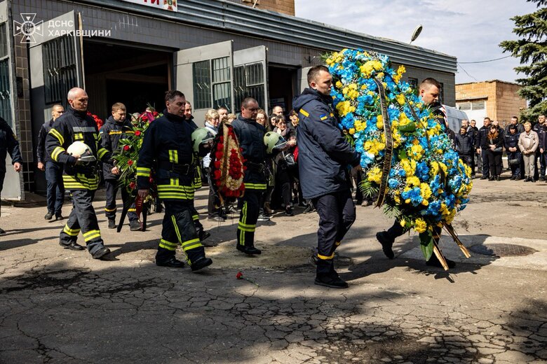 похорон рятувальників в Харкові