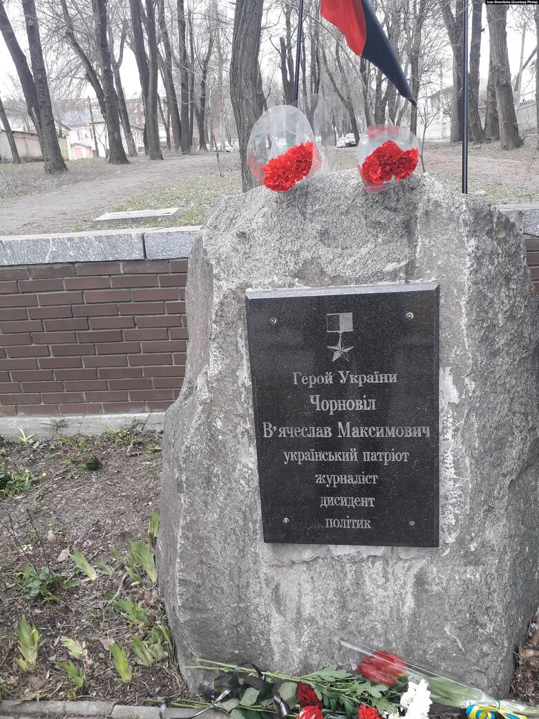 In Dnipro, vandals destroy a memorial plaque to Chornovil