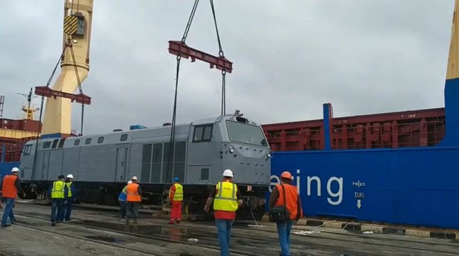 Первый локомотив General Electric прибыл в Украину 02