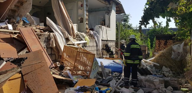 Взрыв газа из системы ГБО автомобиля разрушил дом на Закарпатье, - ГСЧС 02