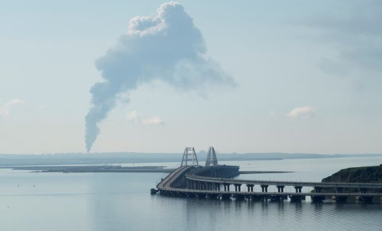 Пожежу на нафтобазі в Краснодарському краї РФ видно через Керченську протоку, - Reuters 04