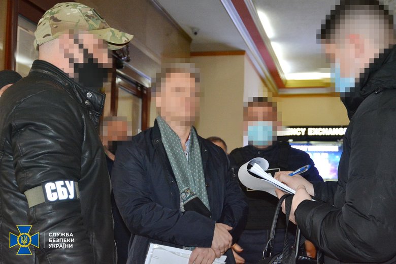 Задержан гражданин, связанный с шоу-бизнесом, пытавшийся подкупить депутата Рады за $100 тыс. ежегодно, - СБУ 03