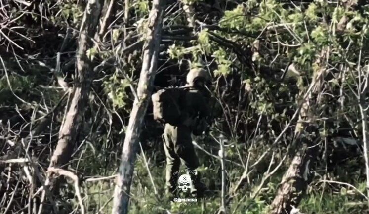 Дрон-камікадзе бійців 72 ОМБр ліквідував окупанта, який стояв і не ворушився. ВIДЕО