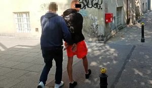Трех украинцев избили в Варшаве из-за их национальности: полиция задержала нападавших